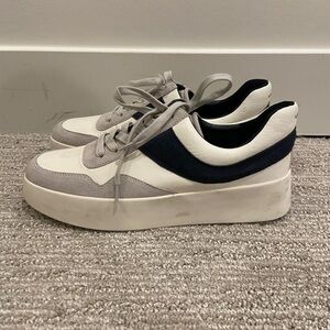 VINCE Sneakers